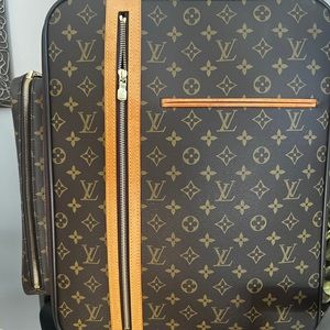 Flawless authentic LV luggage